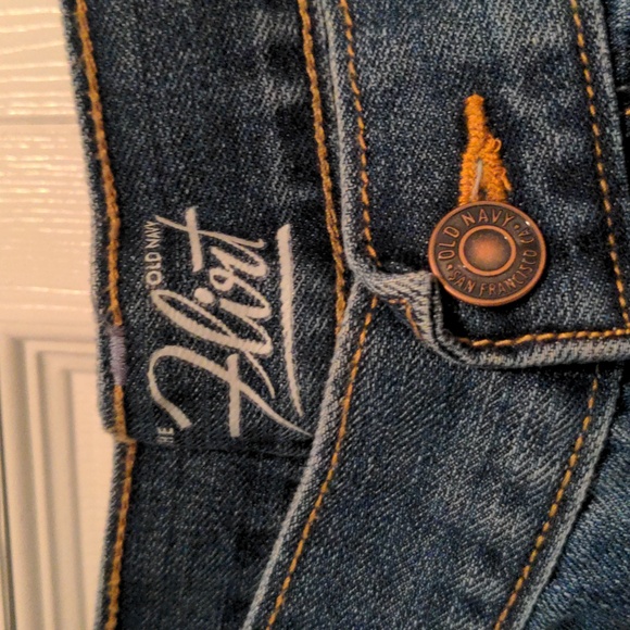 Jean shorts with frayed trim - Picture 2 of 3